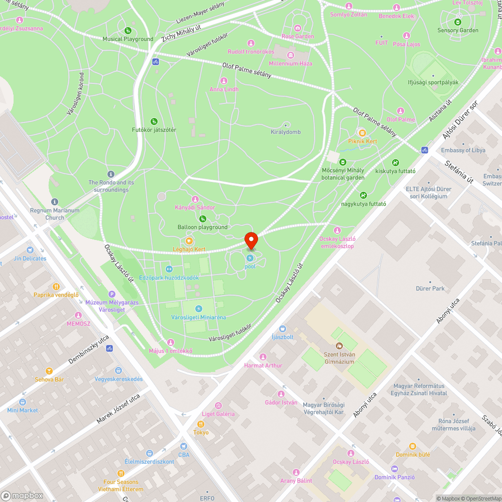 Lazán van rögzítve egy fogás a mászófalon bejelentés helye