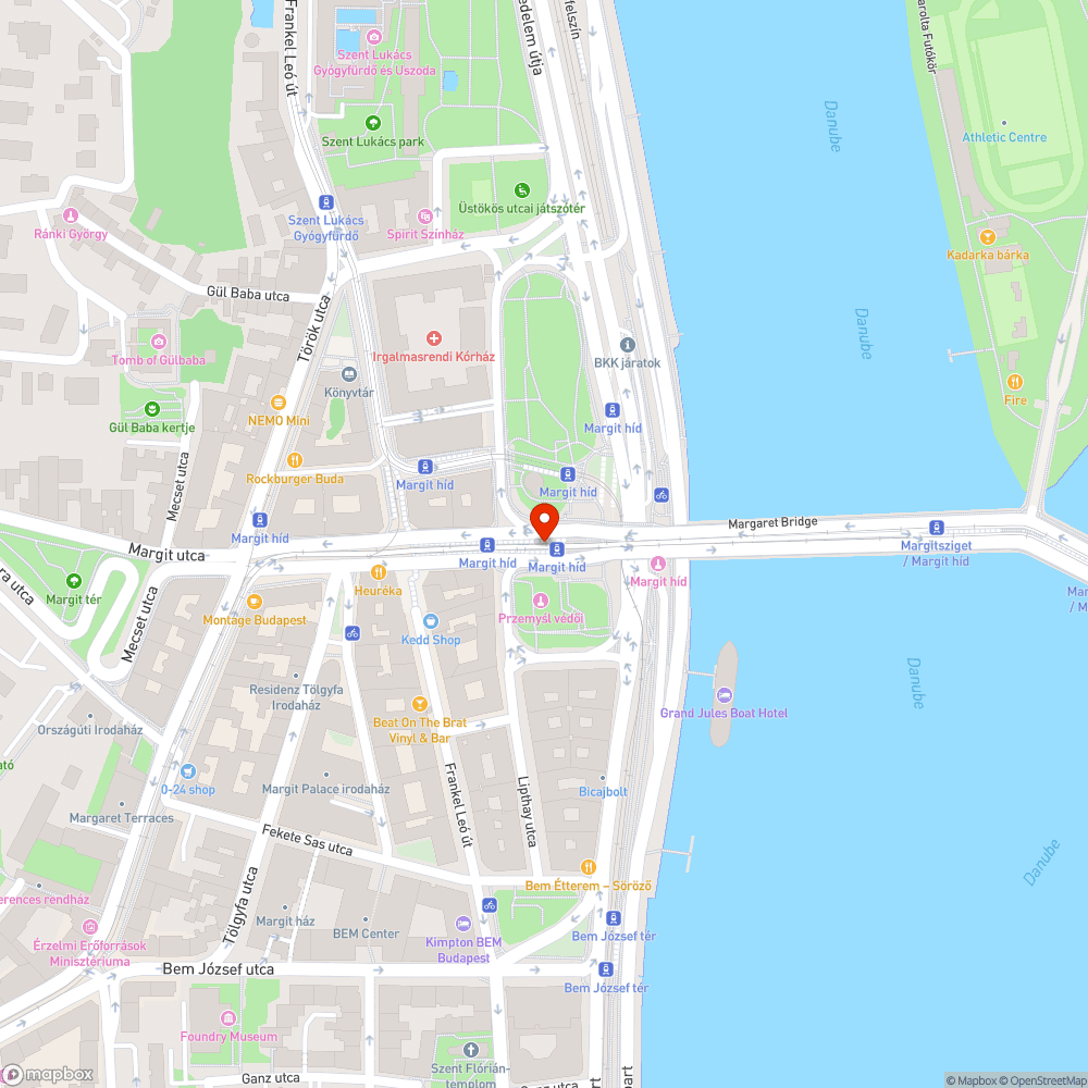 Kettő darab nagyon megkopott pad bejelentés helye