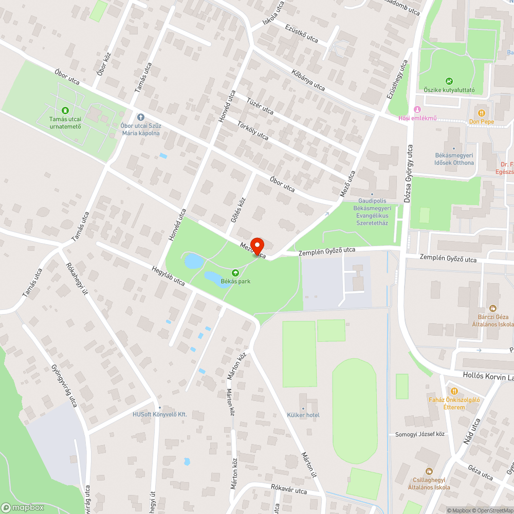 Graffitis obszcén feliratokkal tarkított tábla bejelentés helye