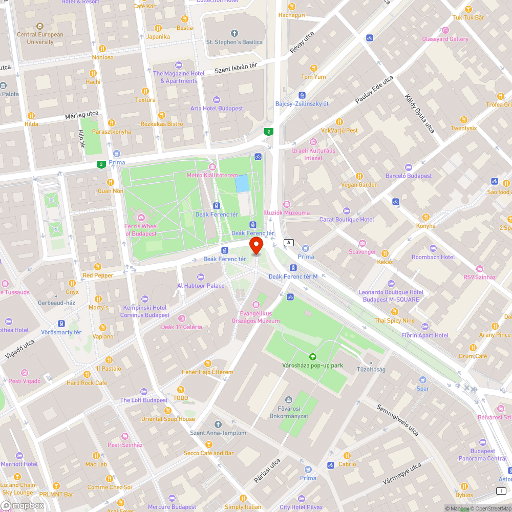 Elmozdult, töredezett márványlapok a Deák téren. bejelentés helye