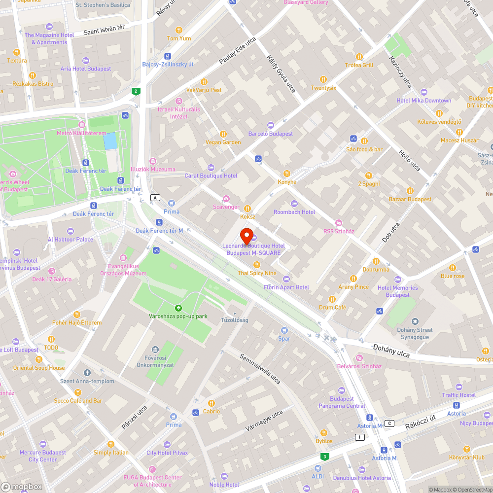 Leesett, otthagyott márványlapok a Madách téren. bejelentés helye