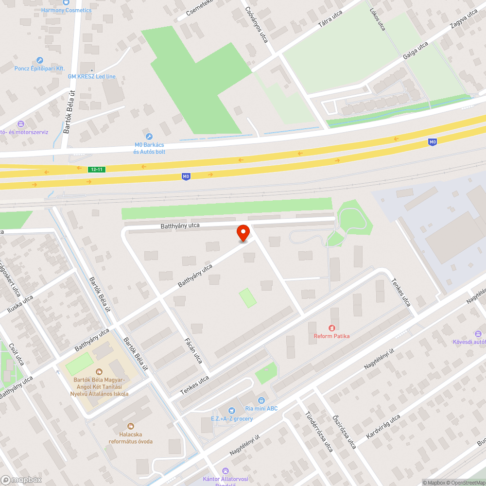 Az aknafedél körüli burkolat töredezett bejelentés helye