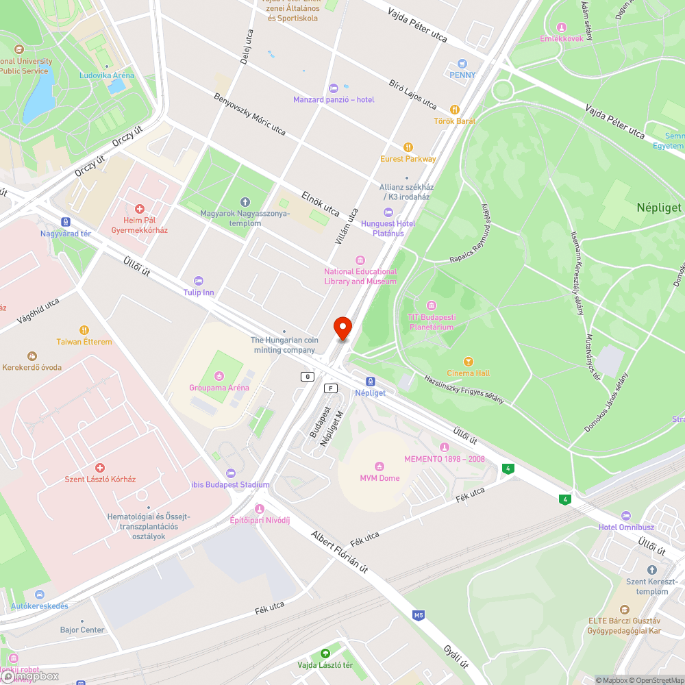 Benyomott fémlemezek az 1-es villamos megállóiban bejelentés helye