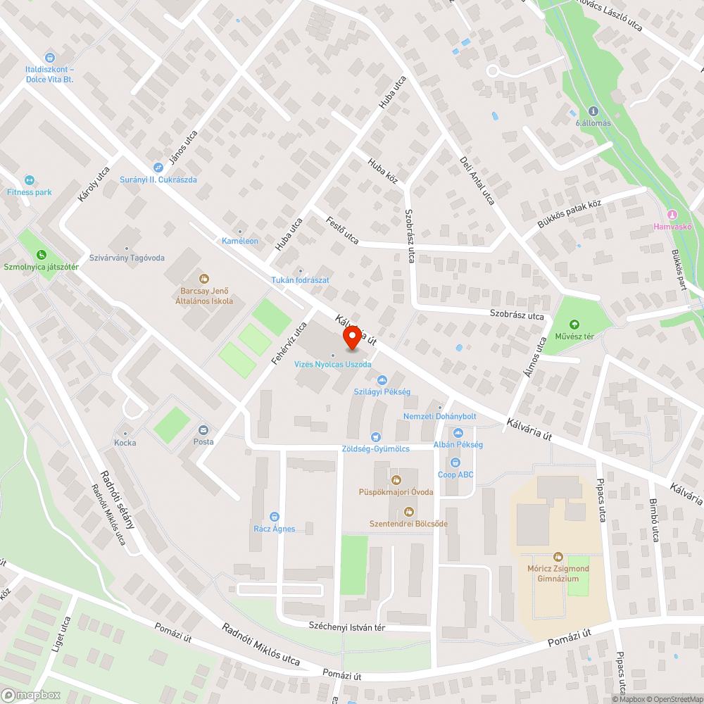 Vanília színű autó szürke pótajtóval – analógia a V-8-as uszoda új öltözőszekrényei kapcsán bejelentés helye