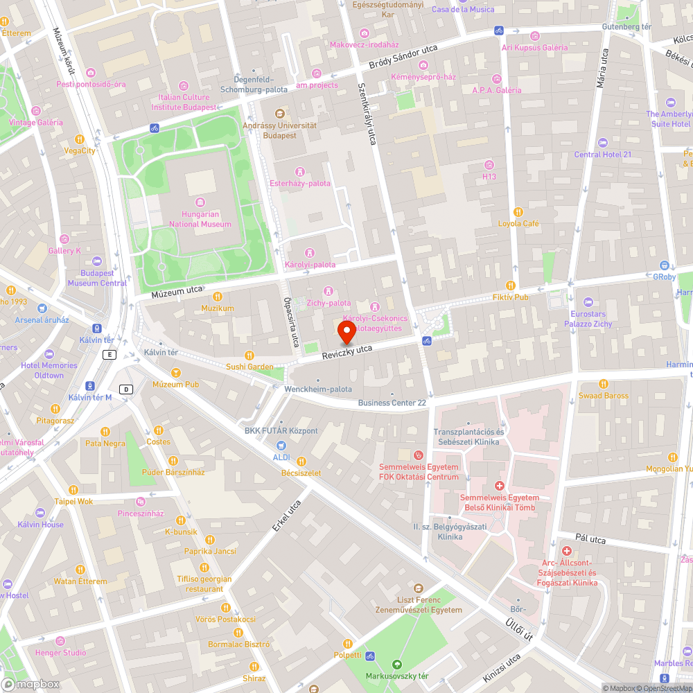 Szorosan elhelyezett kerékpártámaszok bejelentés helye