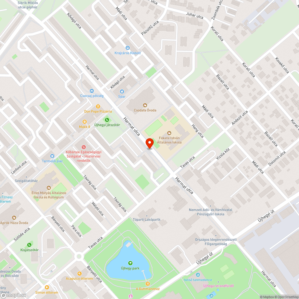 Egy nagyon megkopott pad bejelentés helye