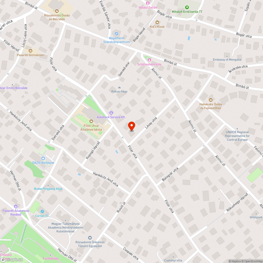 Fa lombkoronája eltakarja az utcai lámpa fényét bejelentés helye