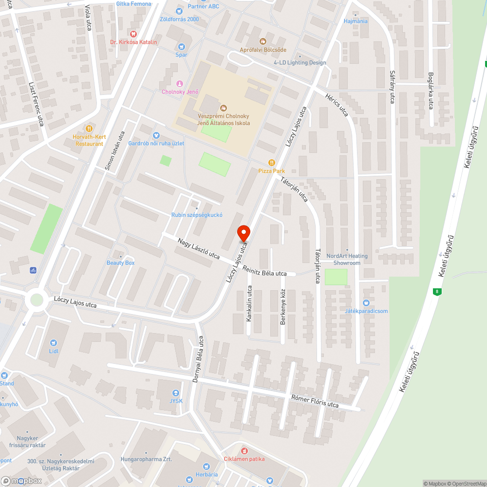 Évek óta lejárt műszakis autó a parkolóhelyen bejelentés helye