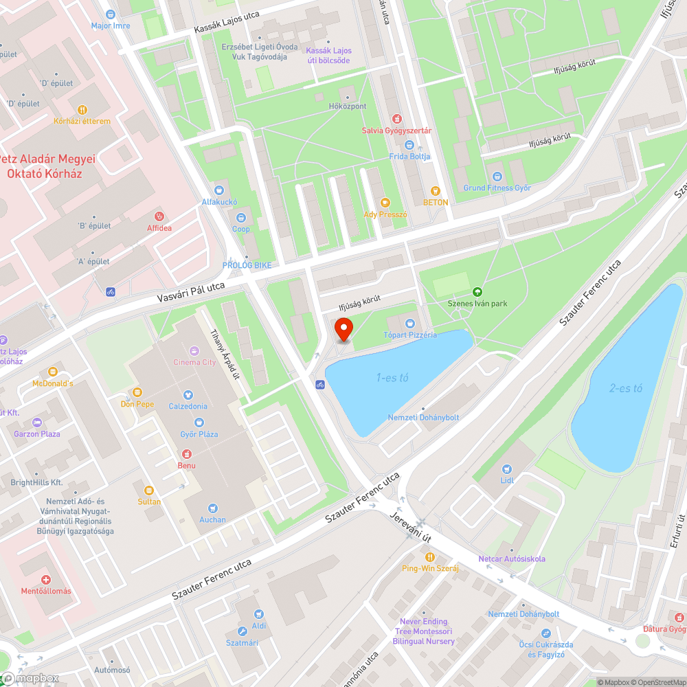 Panelház melletti tele van lyukakkal a föld bejelentés helye