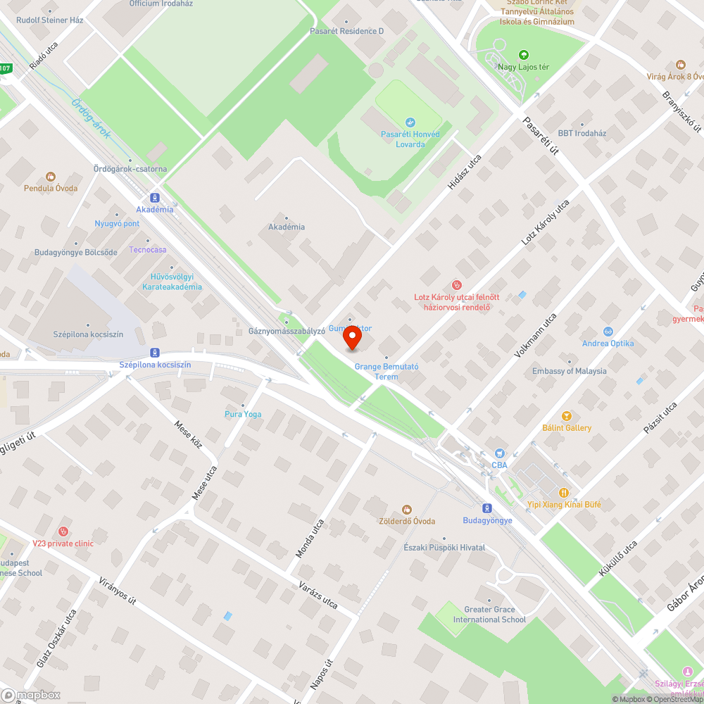 Kidőlés előtt a tábla a Hűvösvölgyi út elején bejelentés helye