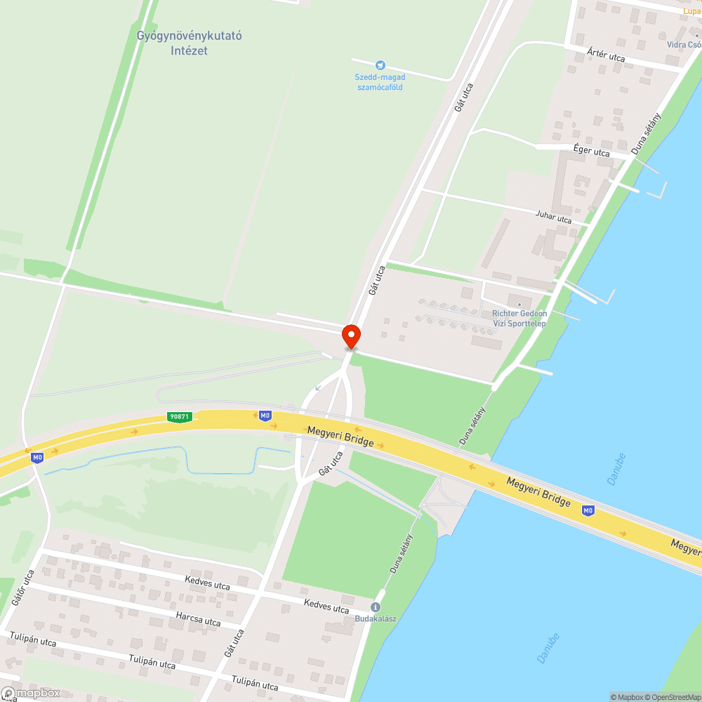 Elfordított  eurovelo kerékpárút tábla. Téves irányba mutat. bejelentés helye