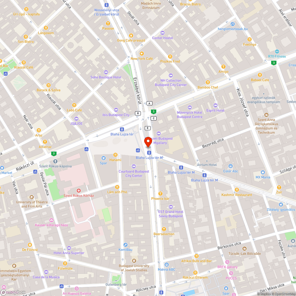 Egy graffitis nagyon kopott támaszkodó bejelentés helye