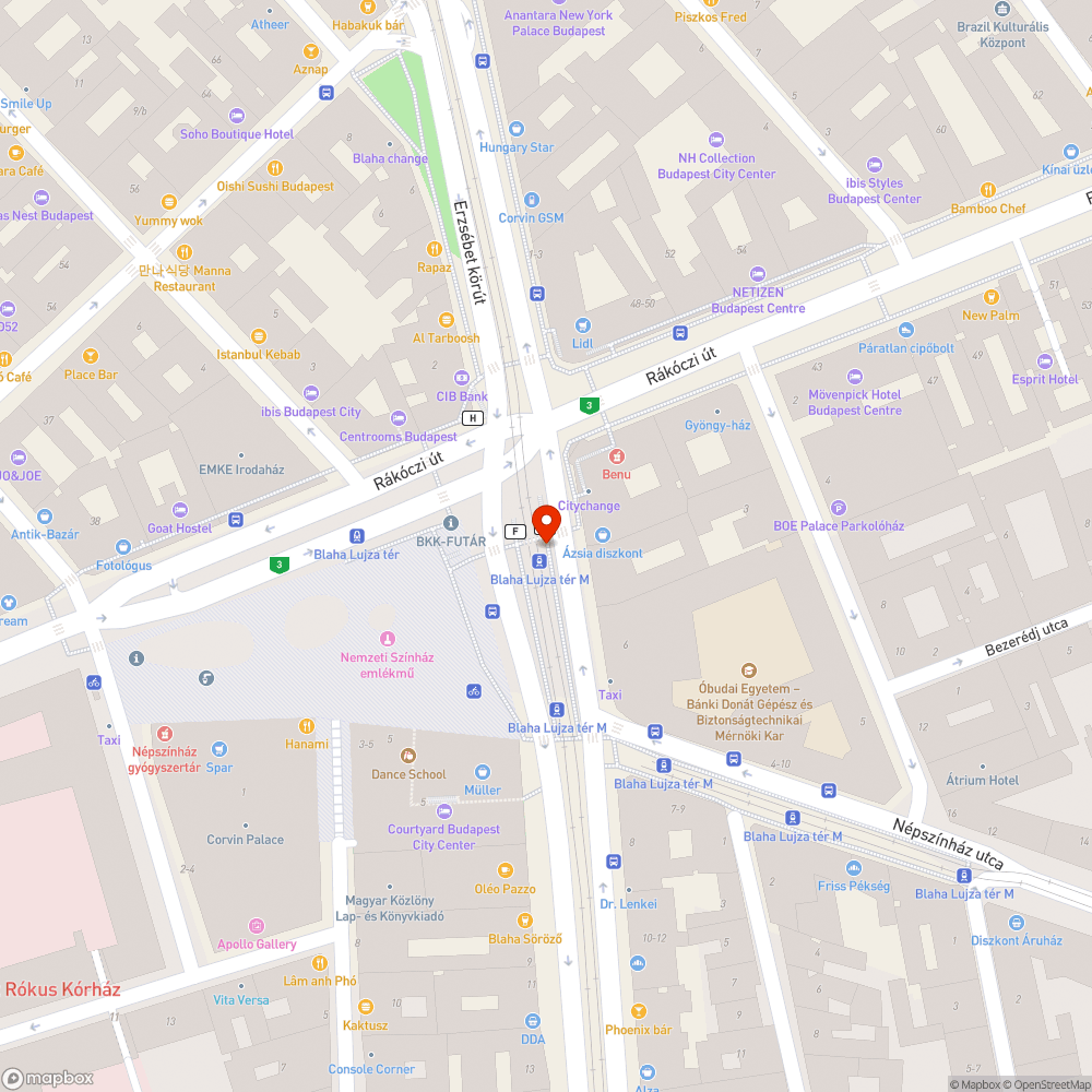 Egy darab nagyon megkopott támaszkodó és pad bejelentés helye