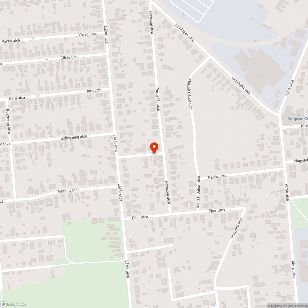 Egy autó áll elhagyatottan az utcán bejelentés helye