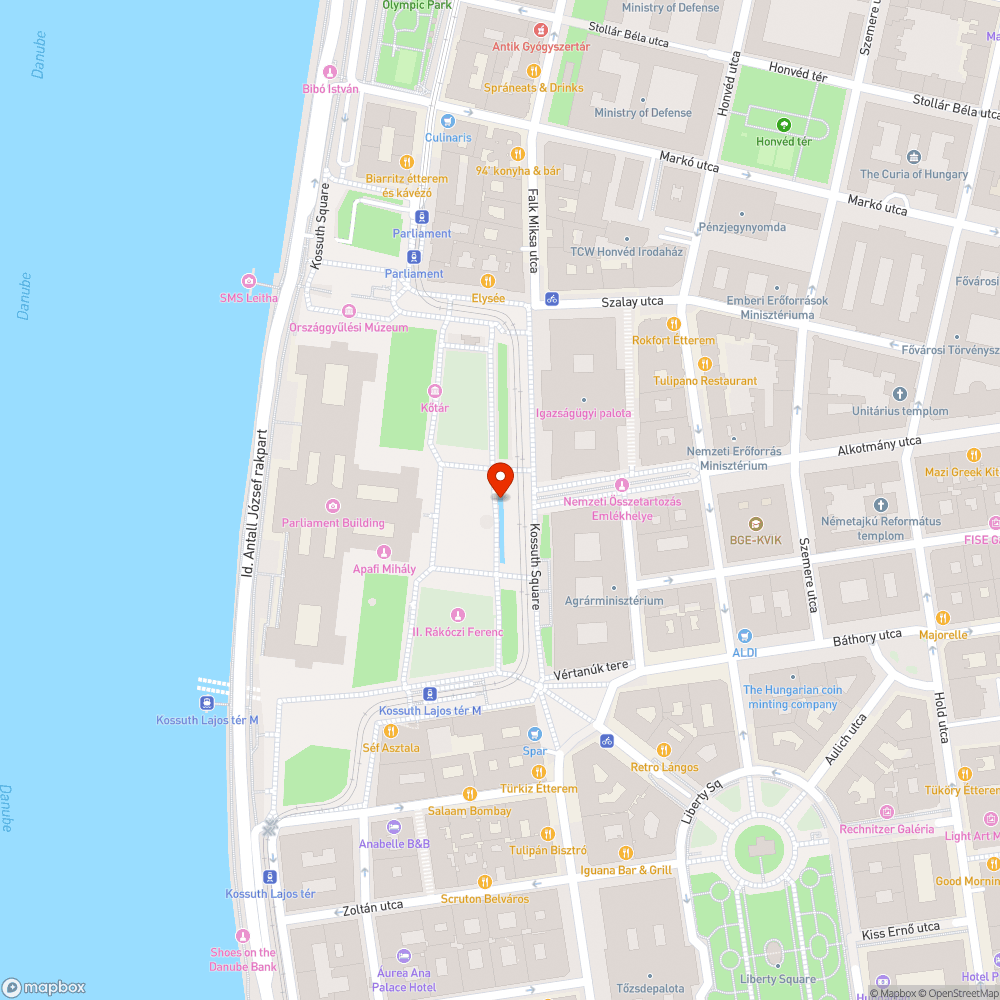 Balesetveszélyes üres medence a Kossuth téren bejelentés helye