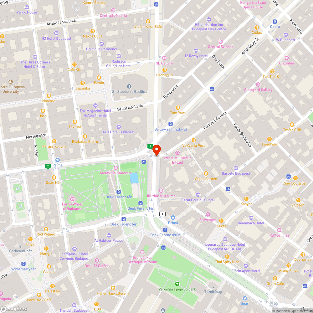 Kidőlt biciklitároló és tábla bejelentés helye