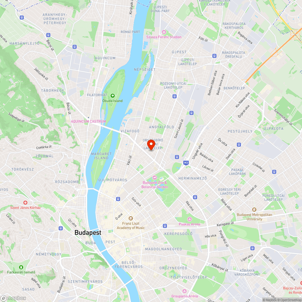 Elhagyott autók foglalják el a nyilvános parkolóhelyeket bejelentés helye