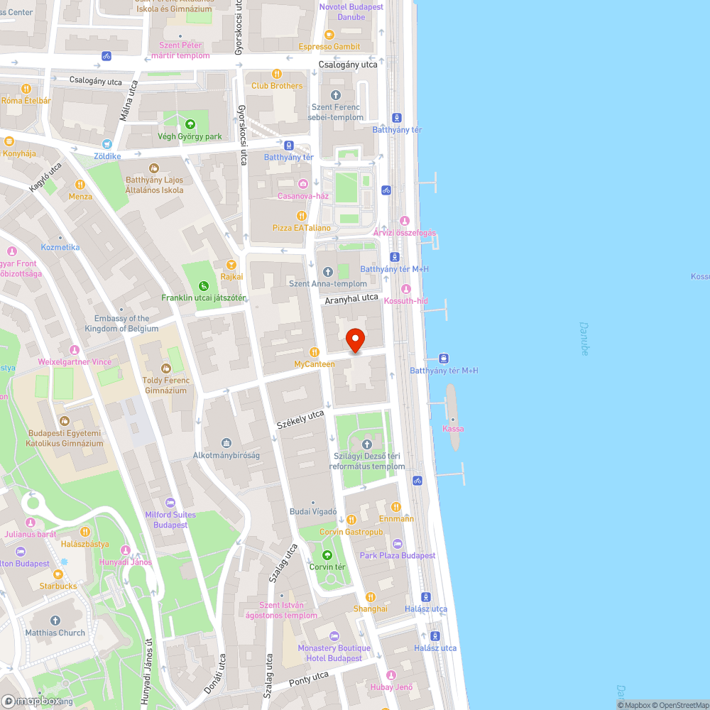 Széttört autó elhagyatottan a Vám utcában bejelentés helye