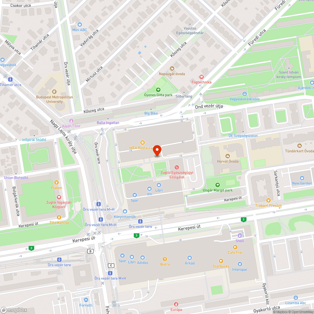 Leesett kő a rámpa széléről a bútoráruház előtt bejelentés helye