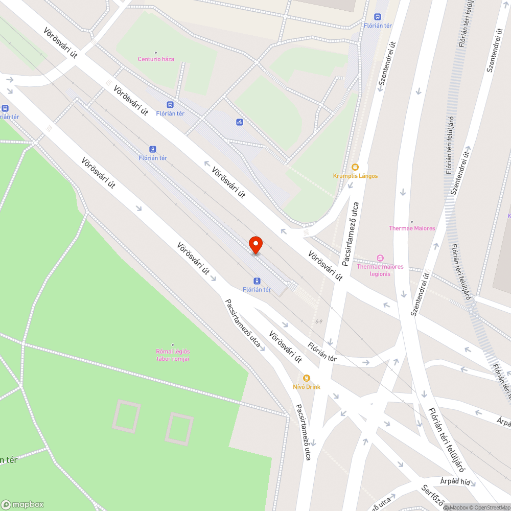 Nyitott szerviz ajtó a villamosmegállóban bejelentés helye