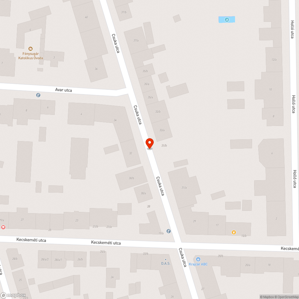 Kátyú csatornafedő mellett bejelentés helye