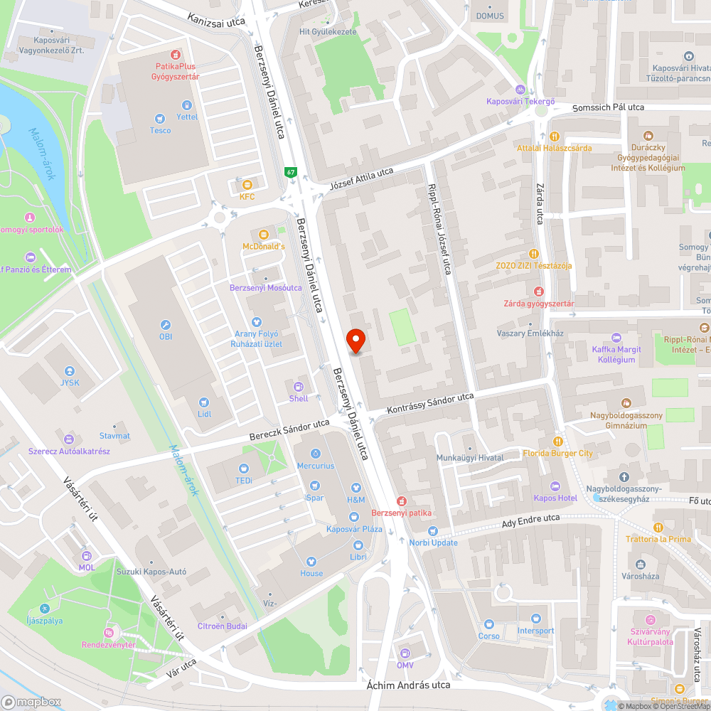 Fenyő ága eltakarja a táblát bejelentés helye