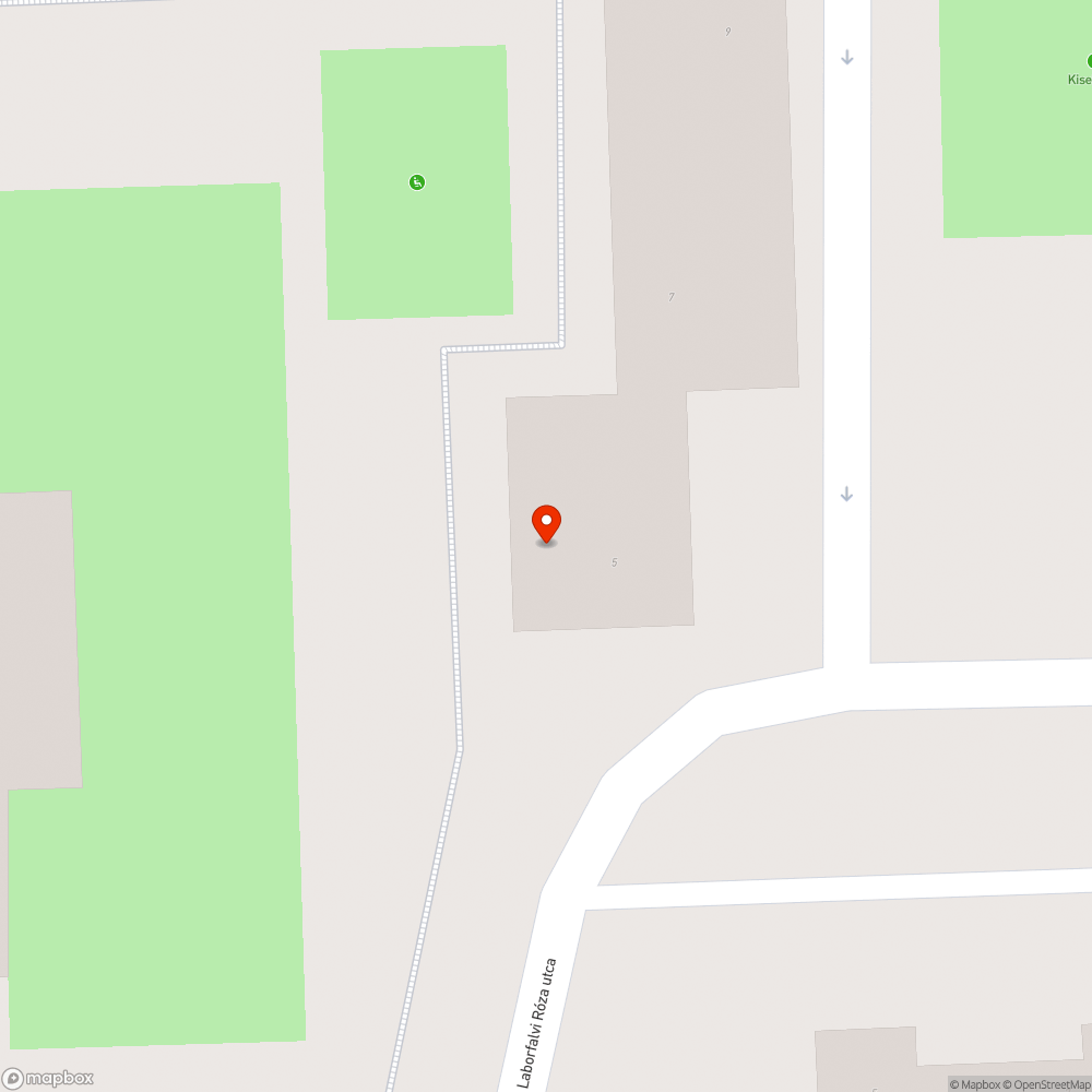 A nyugdíjasház körül áll a szemét és a tavaly lehullott falevelek bejelentés helye