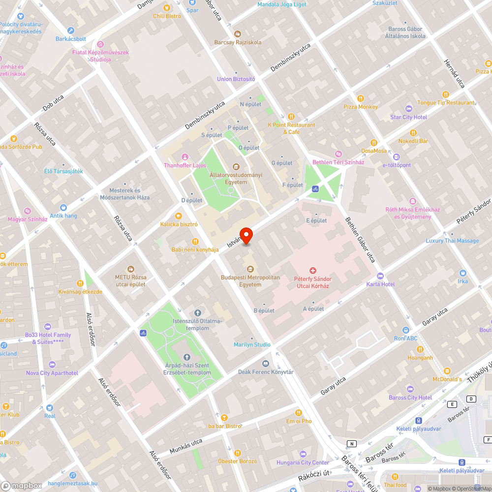 Tilosban utasokat felvevő "különjárat" busz bejelentés helye