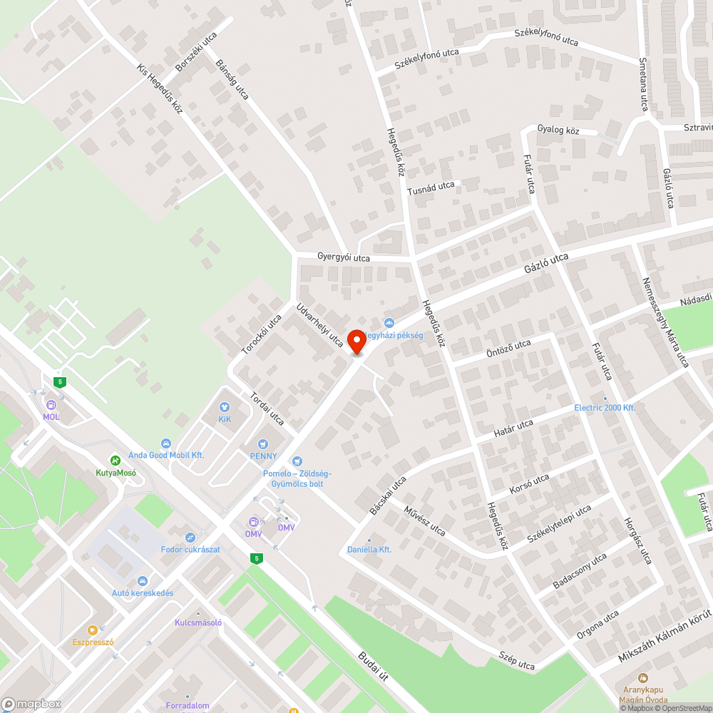 Lekopott, felismerhetetlen KRESZ tábla az Udvarhelyi utcában bejelentés helye