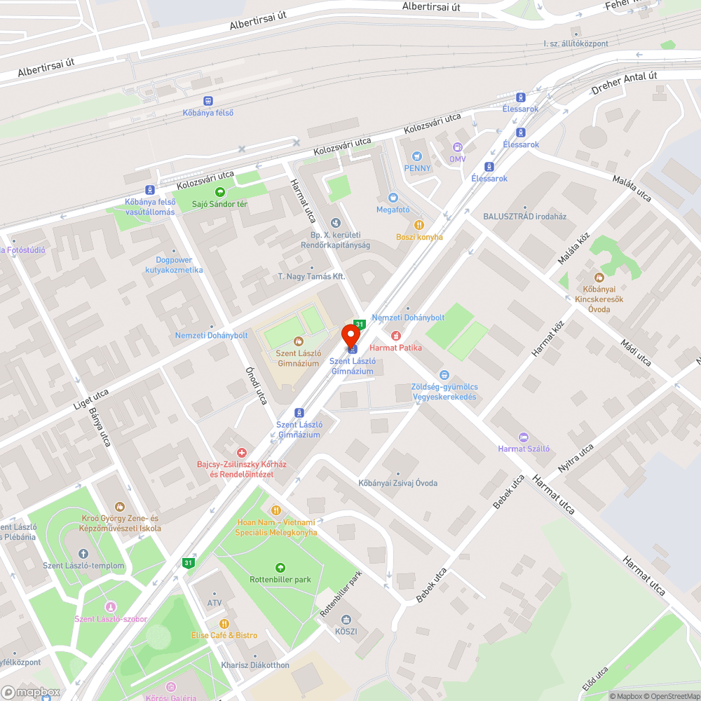 Egy darab megrongált pad és egy darab nagyon kopott pad bejelentés helye