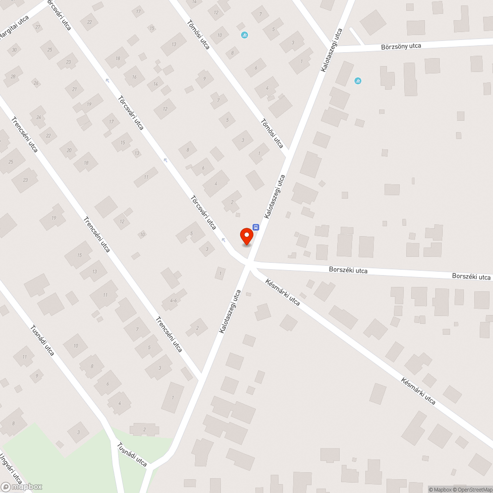 Buszmegálló tábla kresz táblát takar ki bejelentés helye