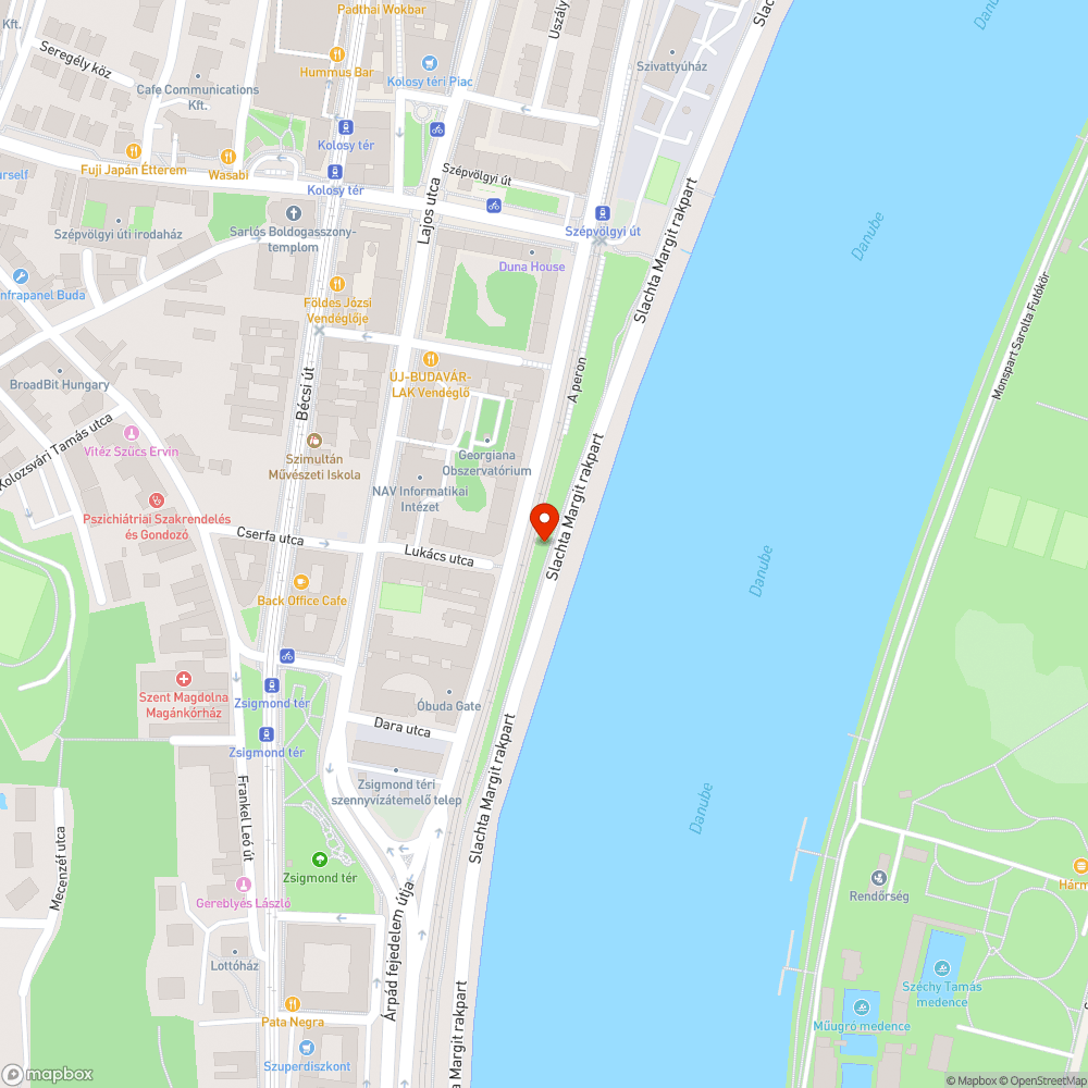 Nyitott ajtó lámpaoszlopon bejelentés helye