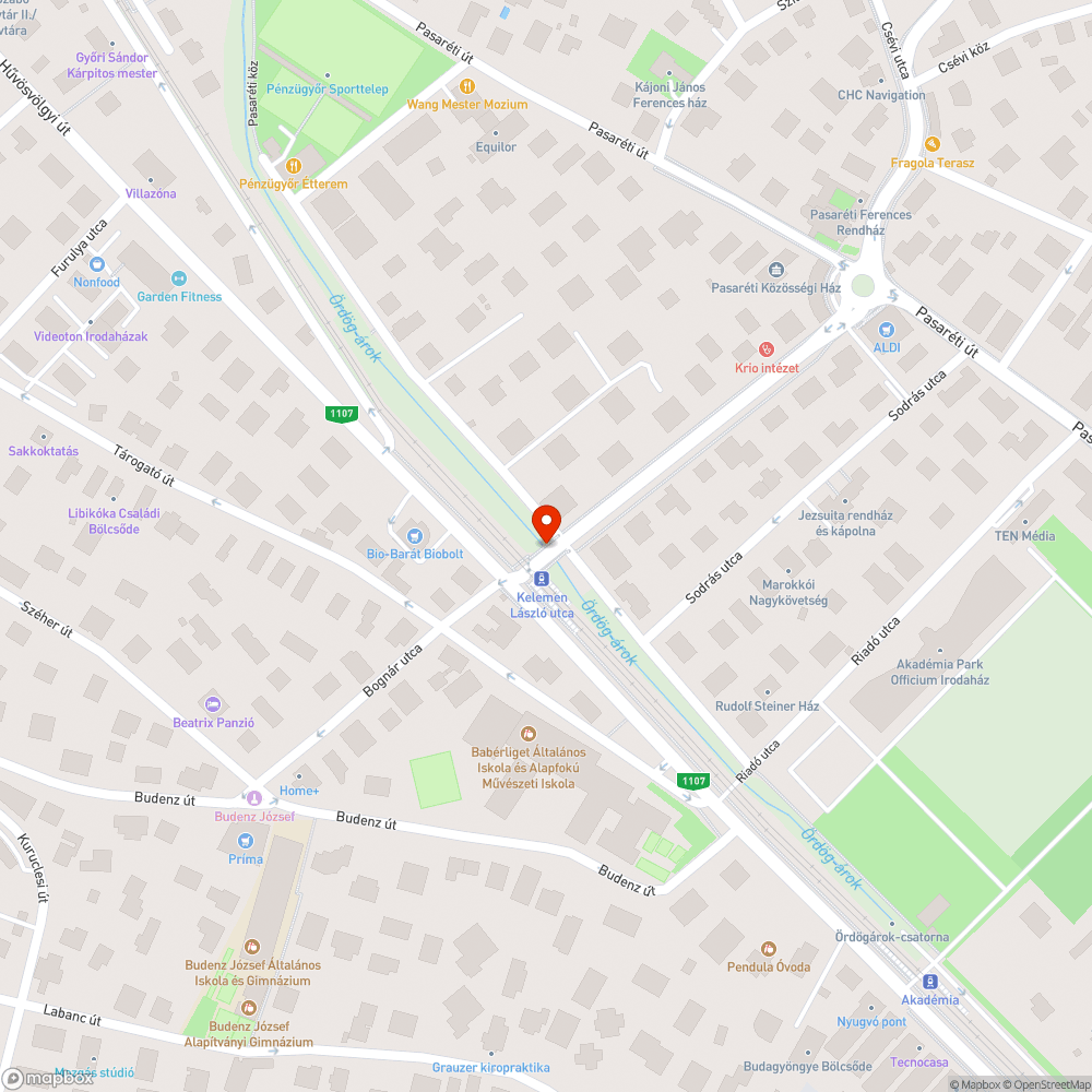 Üres virágládák bejelentés helye