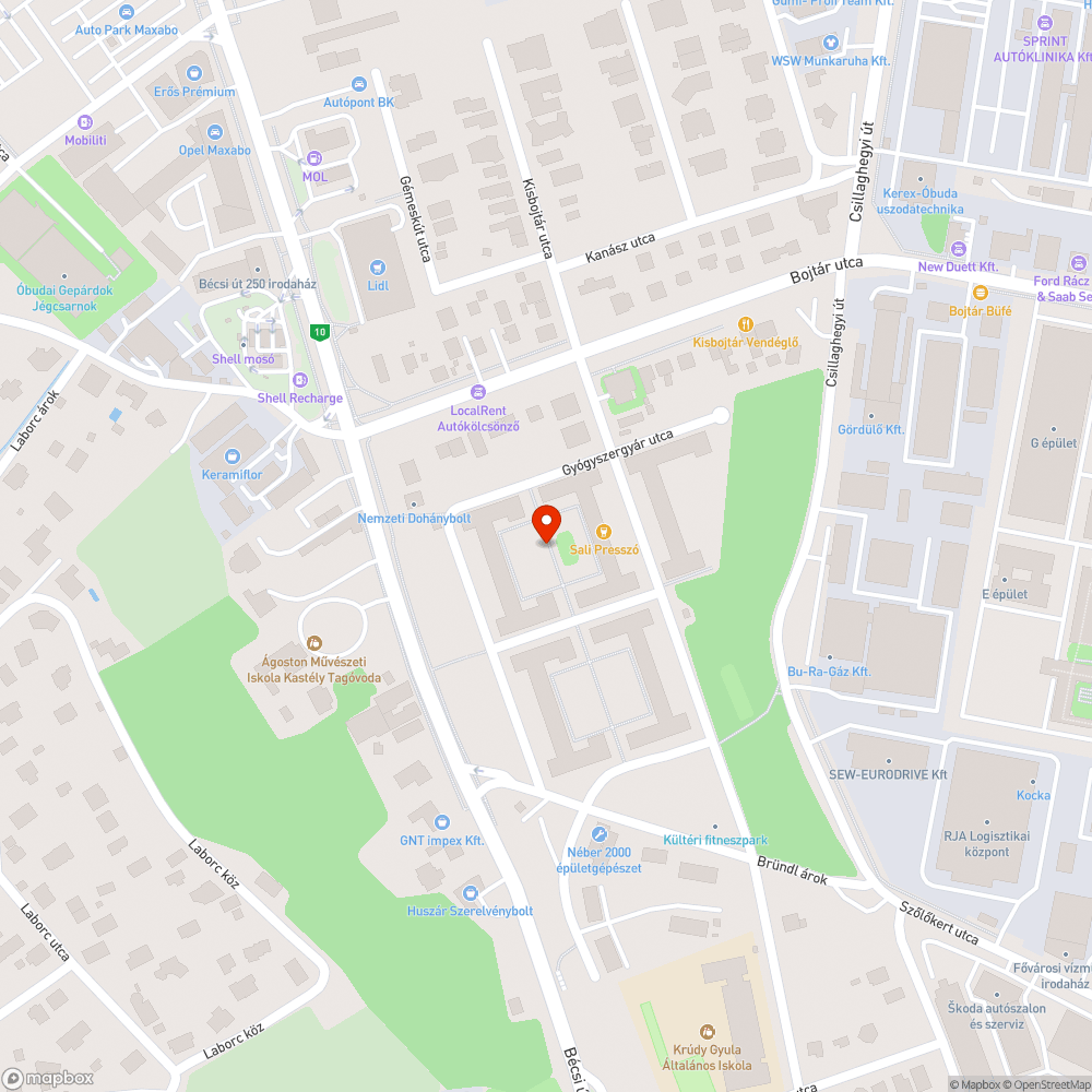 Játszótér előtti járdan van egy luk bejelentés helye