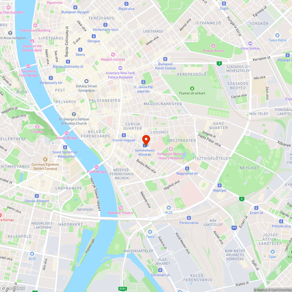 Akadályokkal tarkított tér Bárczi Gusztáv Szakiskola előtt bejelentés helye