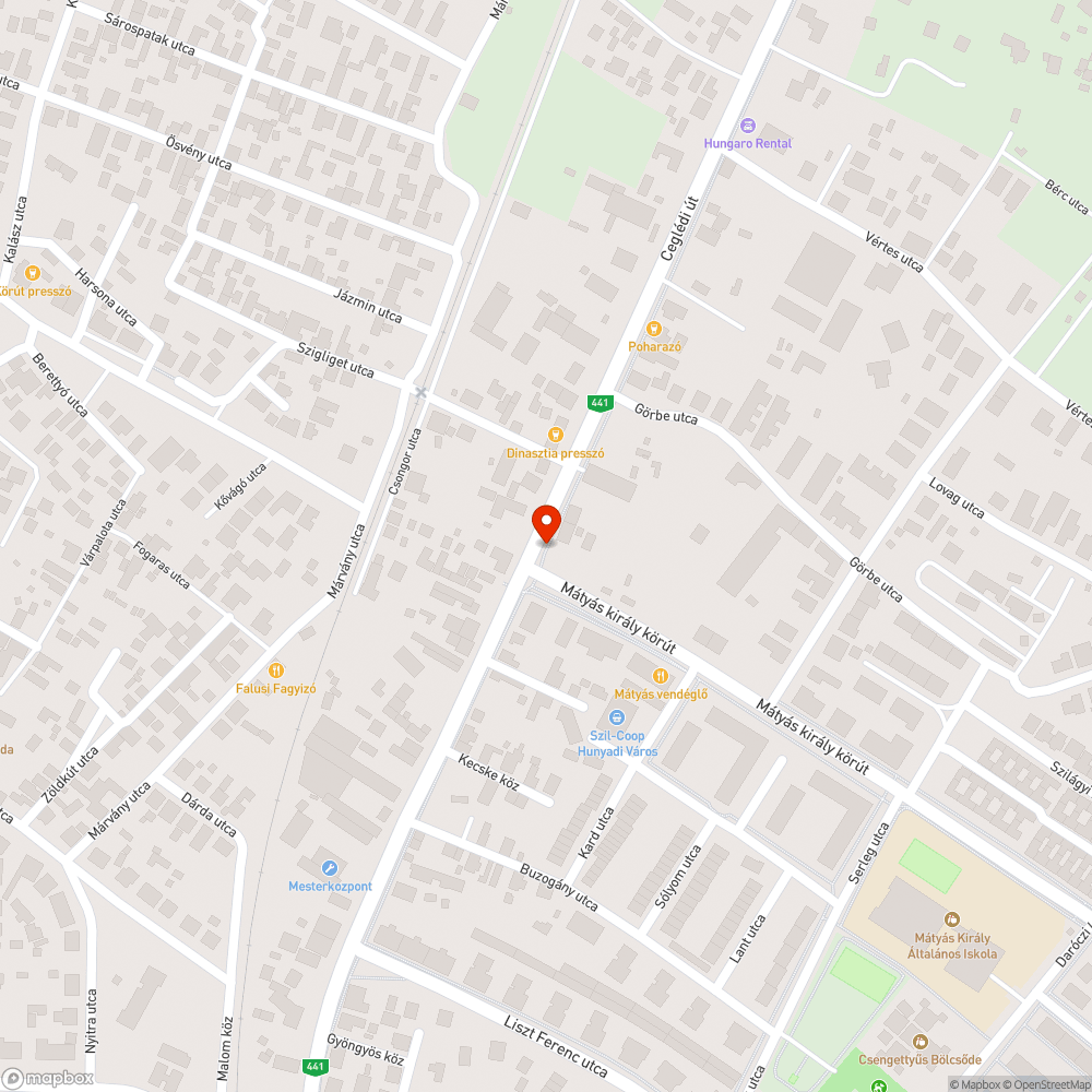 Alig látszó, elkopott buszemgálló tábla a Ceglédi úton bejelentés helye