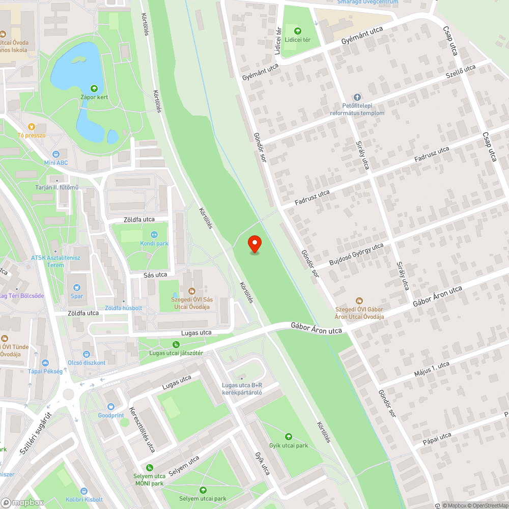 Töredett lépcső, rozsdás vas peremmel bejelentés helye