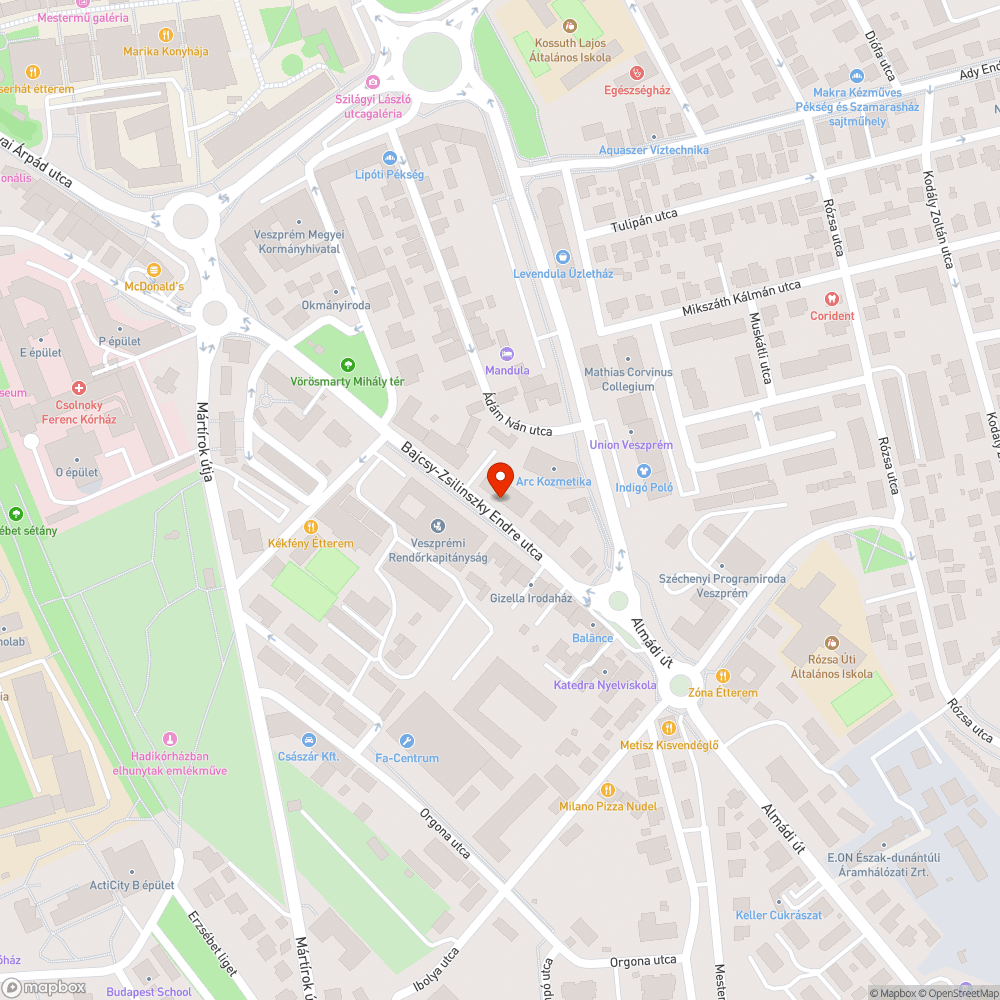 Leégett műanyag szemetes buszmegállóban bejelentés helye