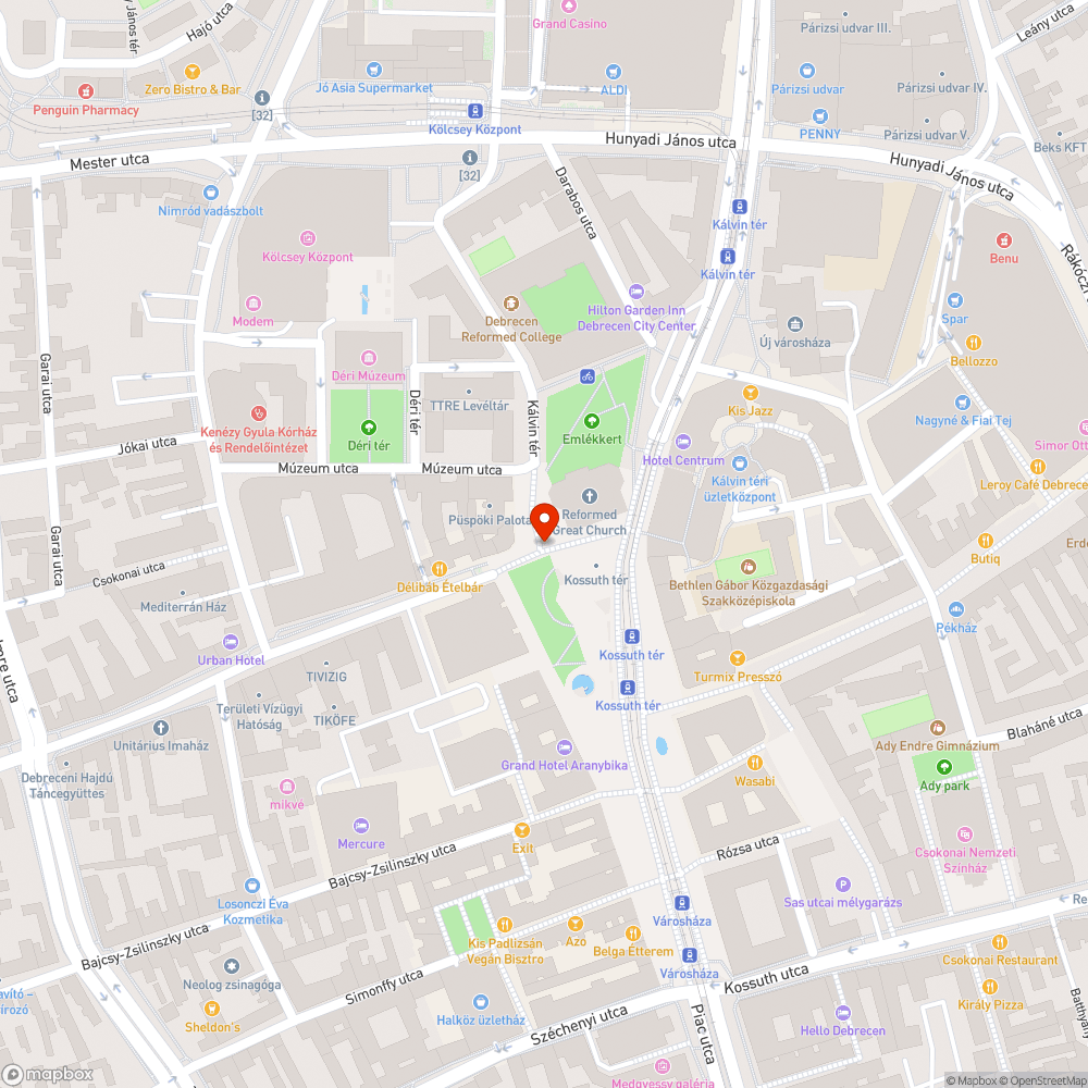 A nagytemplom melletti üvegpiramishoz vezető lépcső oldaláról leomlott burkolat bejelentés helye