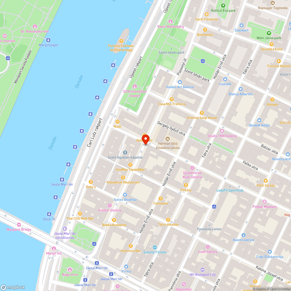 Fa eltakarja az érzékelőt és a táblát bejelentés helye