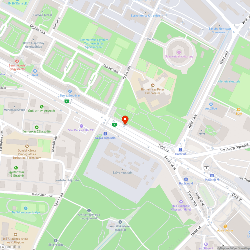 Levágott hirdetőoszlop csonk a fűben bejelentés helye