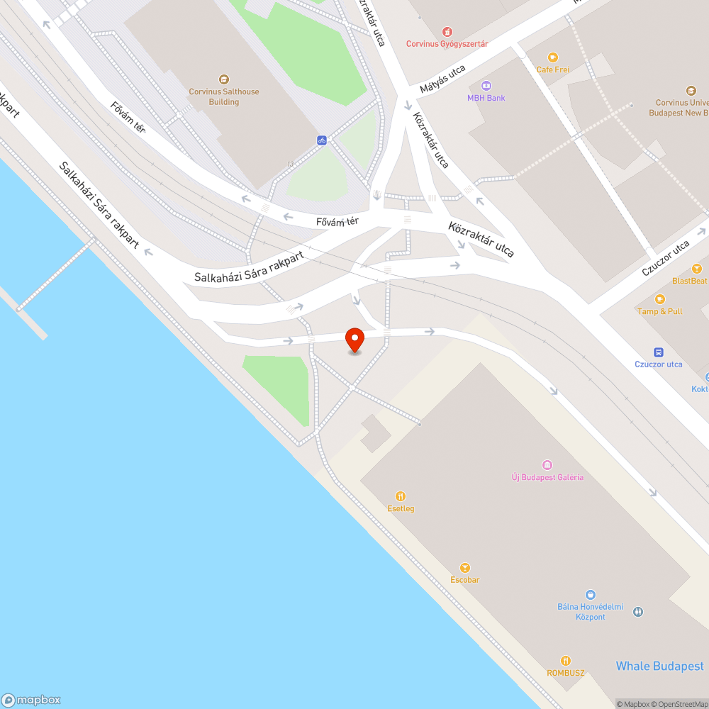 Kidöntött kisebb elektromos pózna a Bálna Budapestnél bejelentés helye