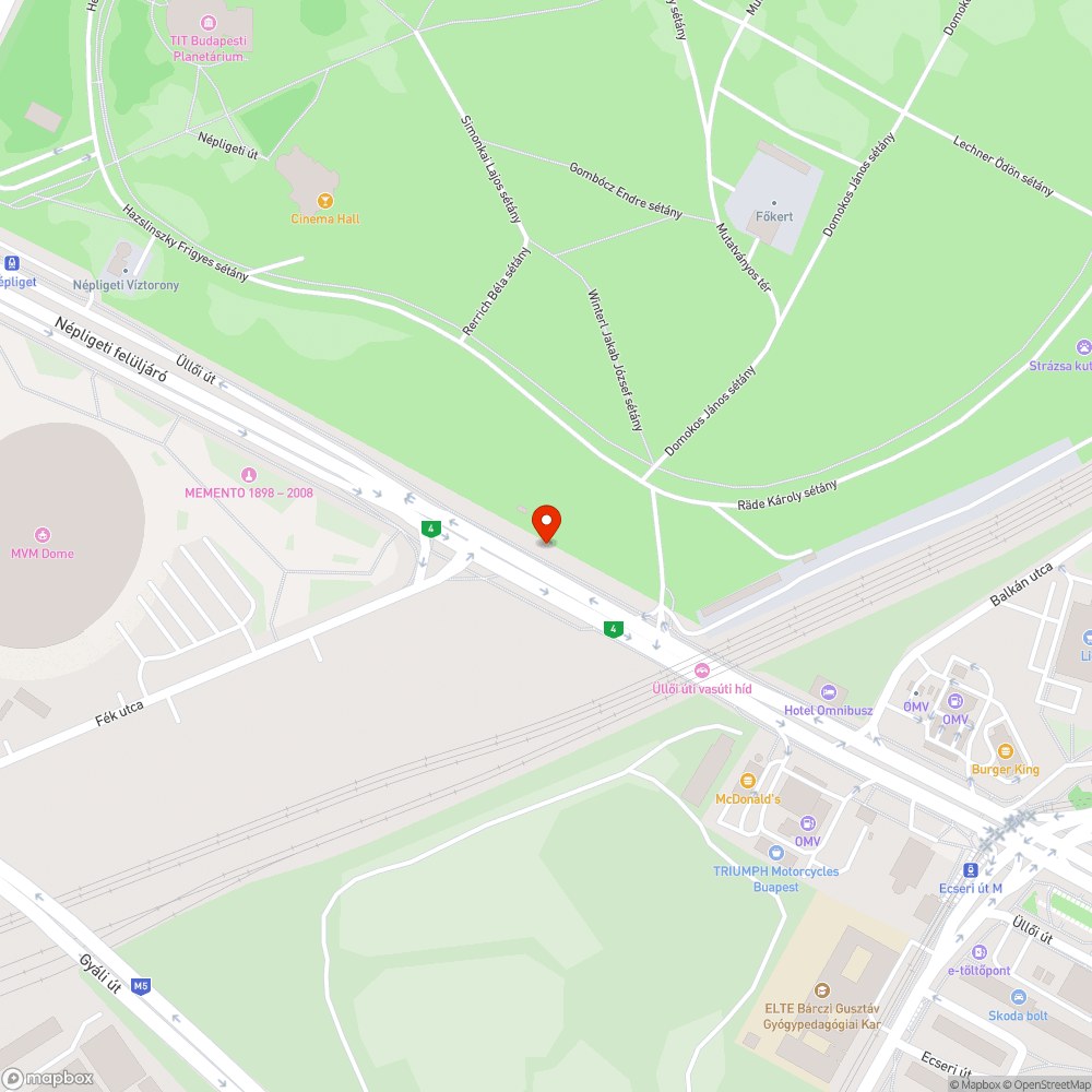 Otromba betontömb és lepusztult betonlap a fűben bejelentés helye