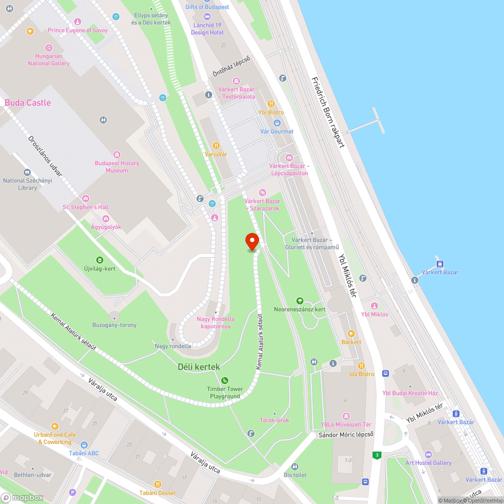 Beszakadt csatornafedő a Várkert Bazár mögött bejelentés helye