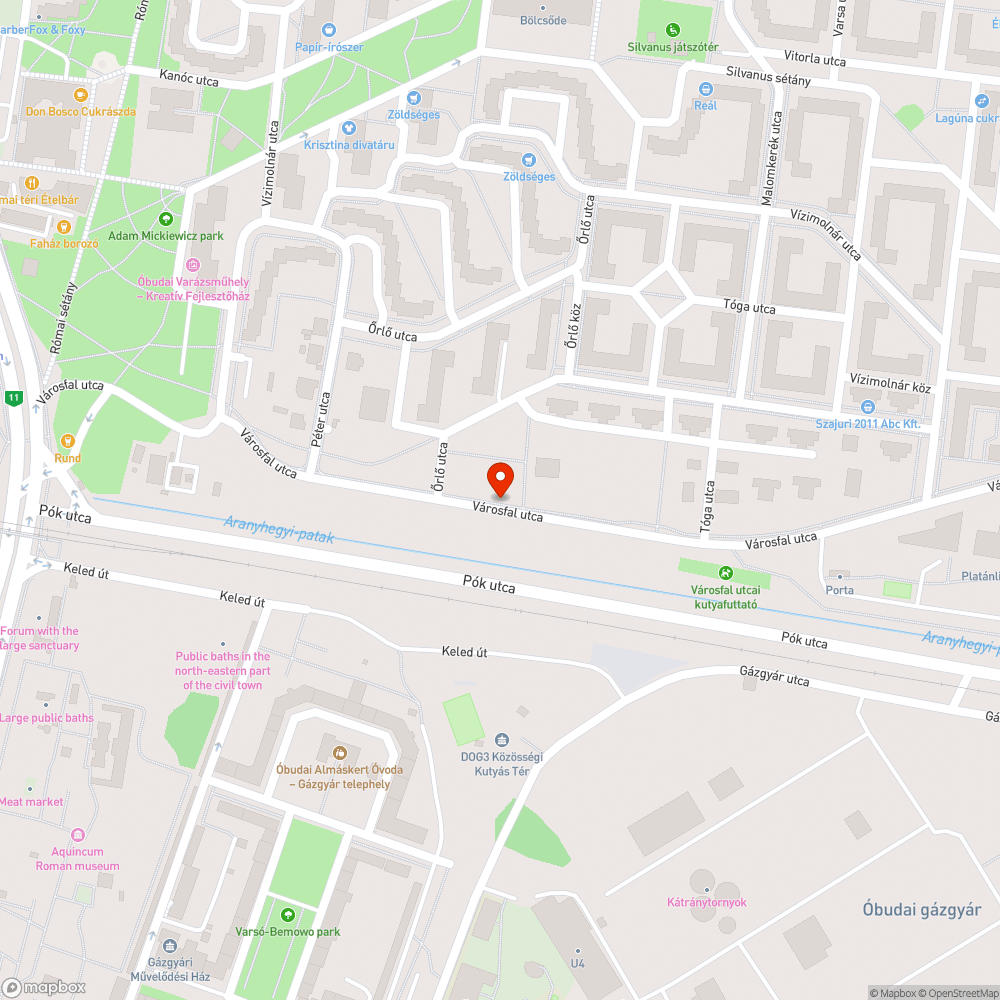 A csatornafedél mellett nagy lyukak tátonganak bejelentés helye