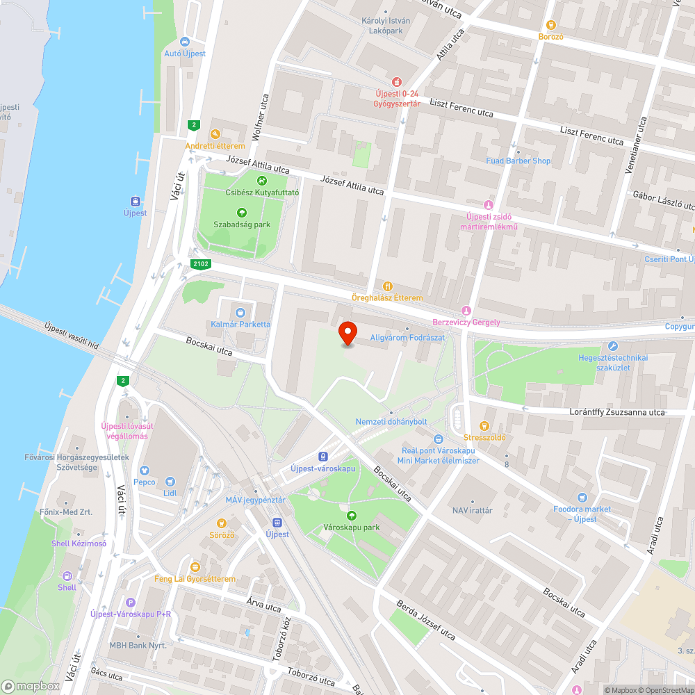 Park közepén betontömb bejelentés helye