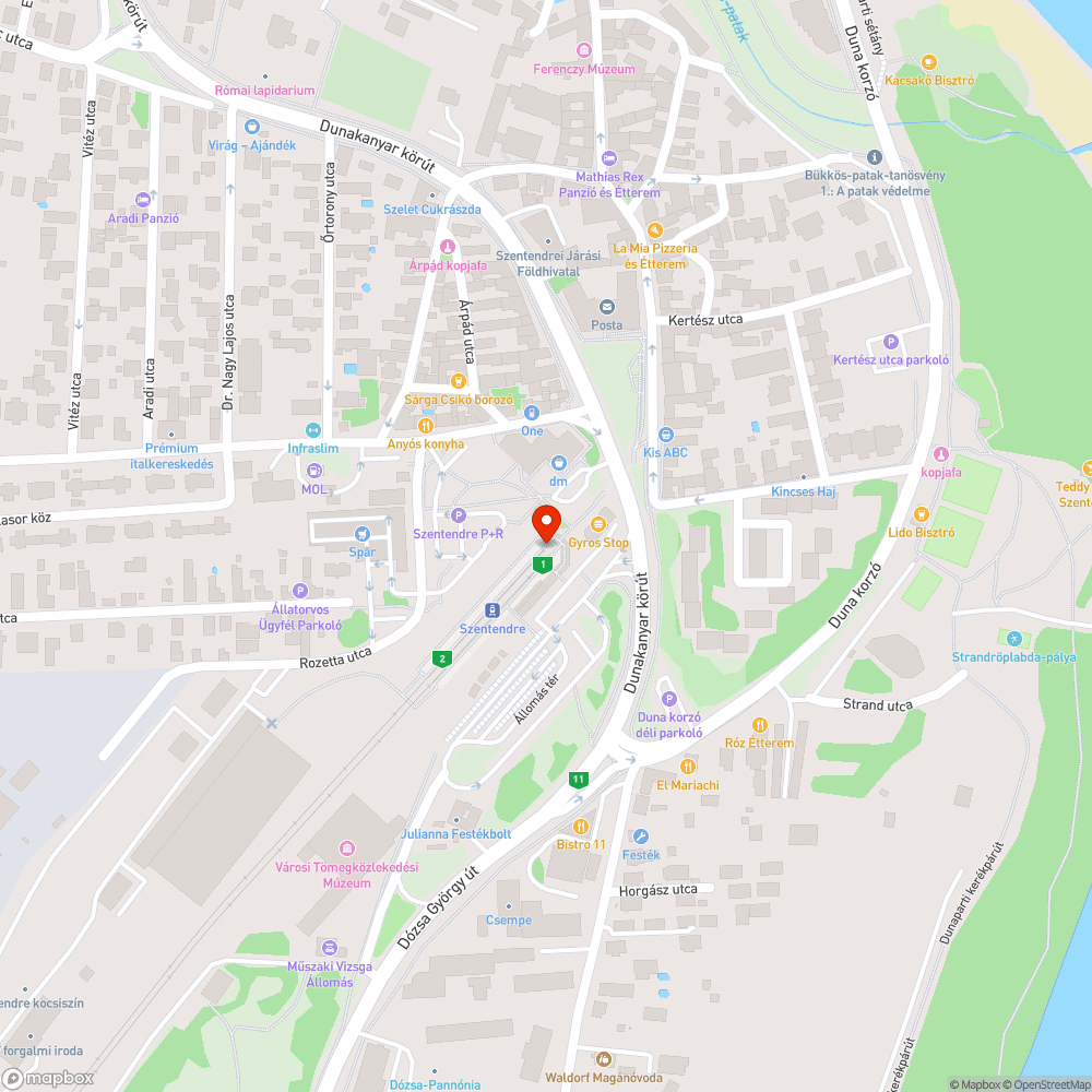 Kifakult és olvashatatlan biciklis tájékoztató tábla a végállomáson bejelentés helye