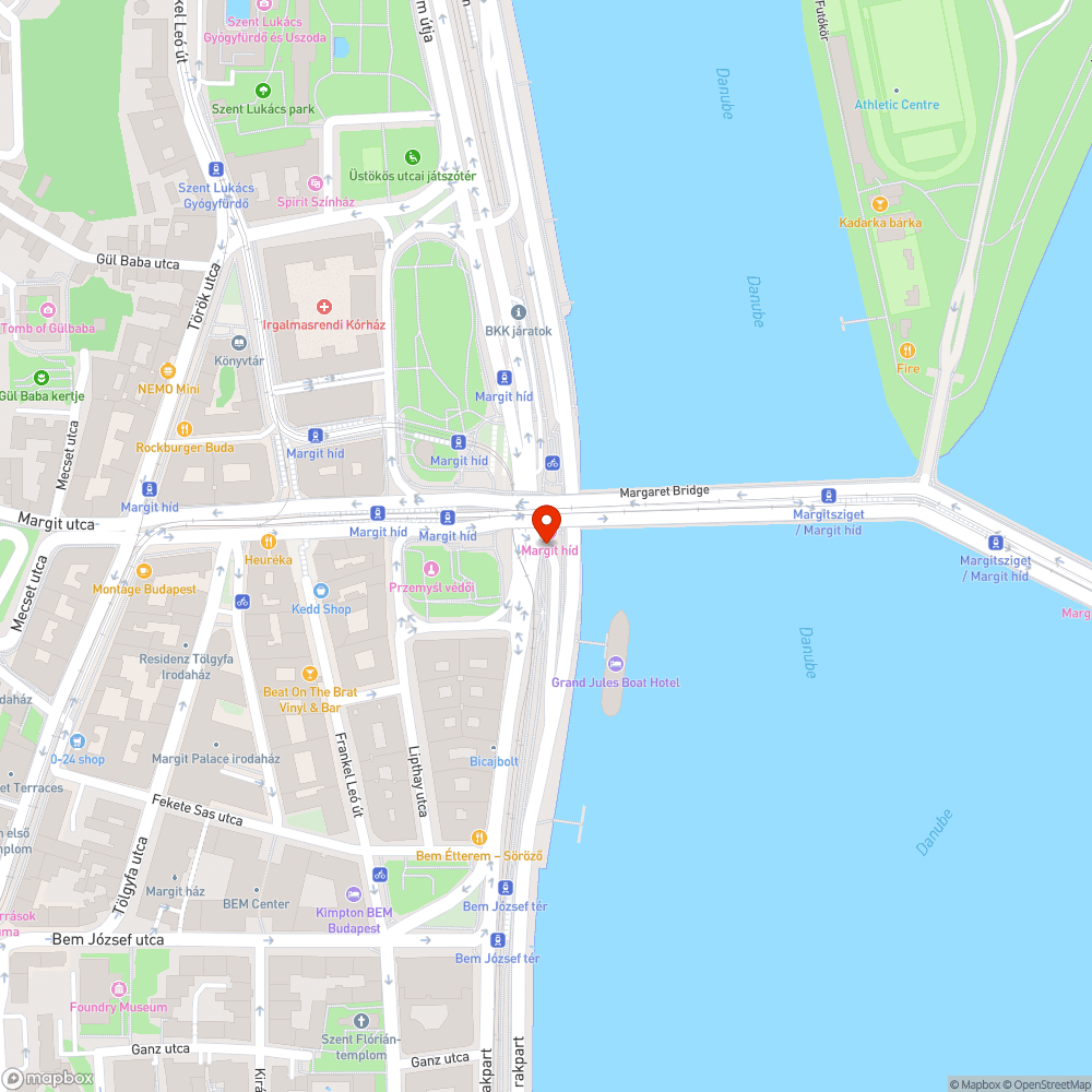 Kidöntött KRESZ tábla a Margit hídnál Budán. bejelentés helye