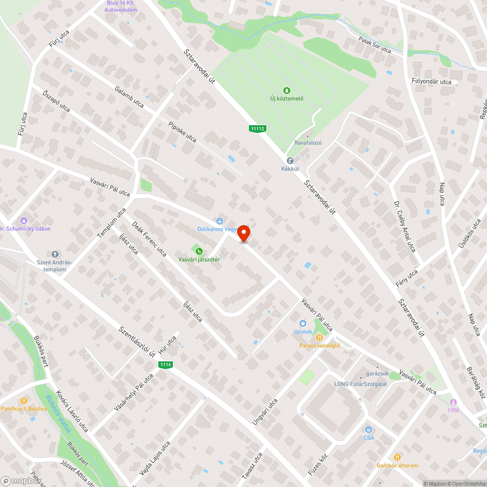 Fáradtan pihenő tábla a Vasvári Pál utcában bejelentés helye