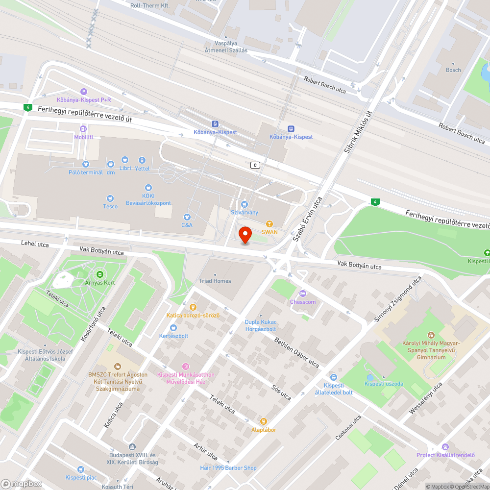 Rongált, dőlt oszlop a KöKi előtt bejelentés helye